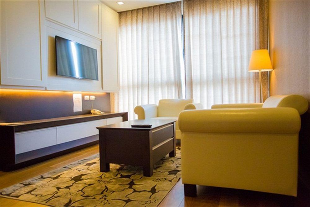 Alisha Court Hotel & Residence Банкок Екстериор снимка