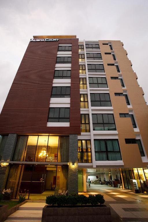 Alisha Court Hotel & Residence Банкок Екстериор снимка