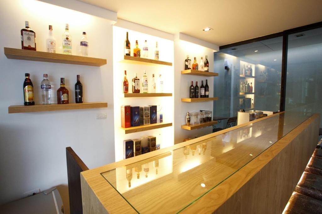 Alisha Court Hotel & Residence Банкок Екстериор снимка
