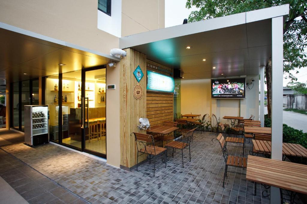 Alisha Court Hotel & Residence Банкок Екстериор снимка