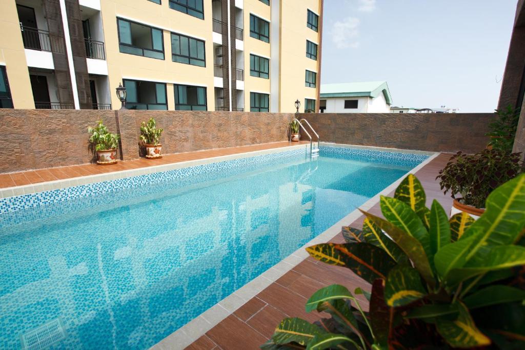 Alisha Court Hotel & Residence Банкок Екстериор снимка
