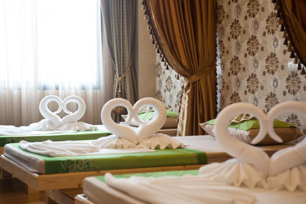 Alisha Court Hotel & Residence Банкок Екстериор снимка