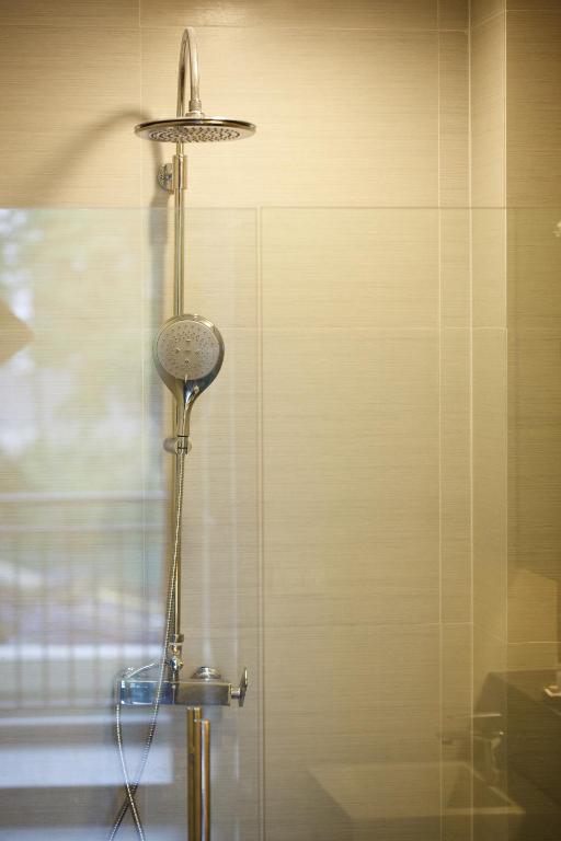 Alisha Court Hotel & Residence Банкок Екстериор снимка
